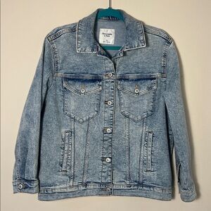 Abercrombie & Fitch Oversized Women's Light Blue Trucker Denim Jacket Size XS